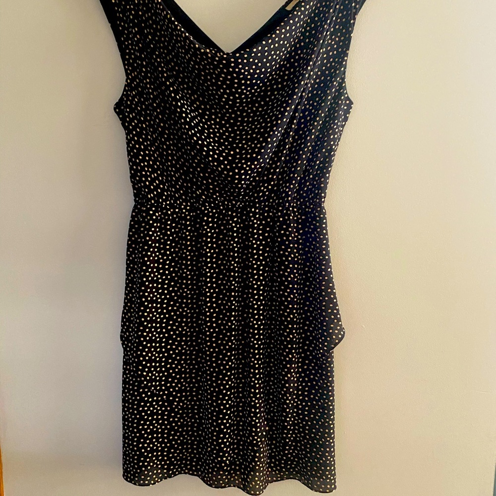 Shift style mid length sleeveless dress